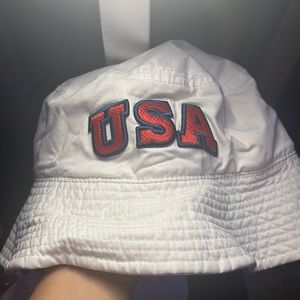 White USA bucket hat